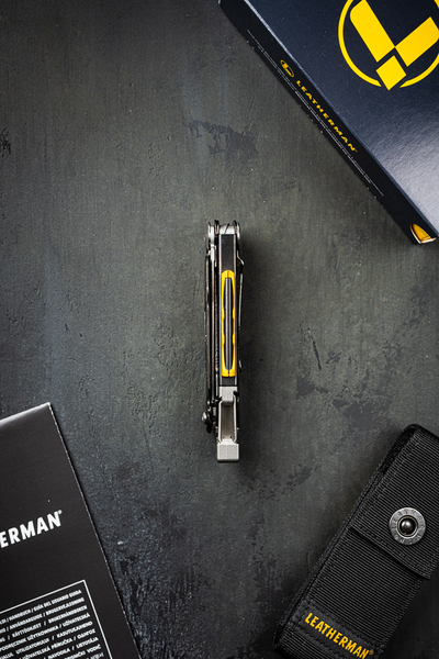 Leatherman Signal с чехлом на кнопке