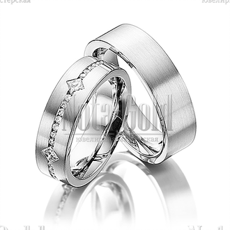 Обручальные кольца из белого золота с дорожкой бриллиантов в женском кольце с прямым профилем
