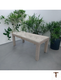 Стол из искусственного  раотанга