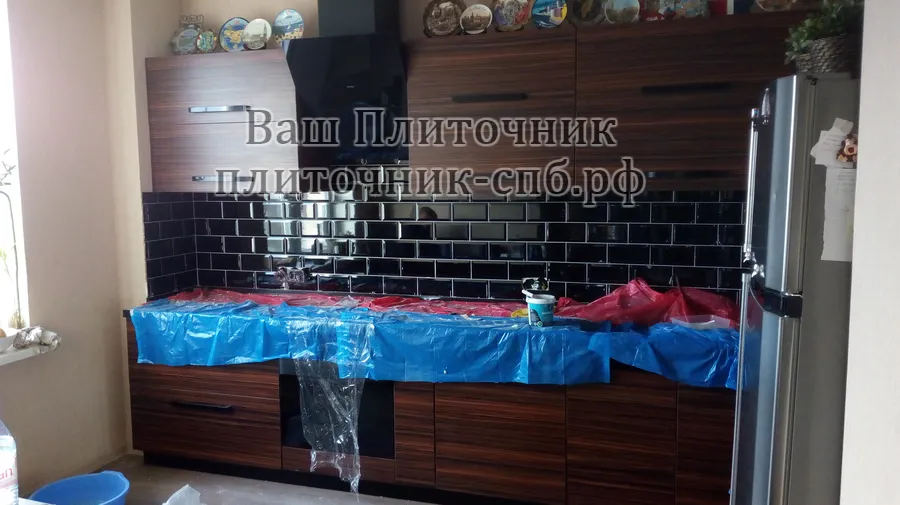 Укладка фартука на кухне. Плитка "кабанчик".