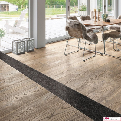 Декор паркетной доски Haro Дуб Табако Серый Браш 4V 1-пол, масло 530795 в интерьере офиса