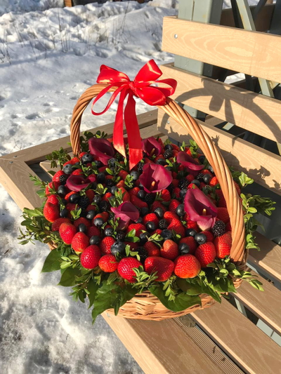 Премиум корзина с ягодами