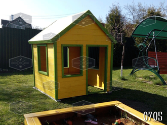 Деревянный домик для детского сада