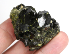 Эпидот, сросток кристаллов, Перу (45*32*34 мм, 63 г) №35865