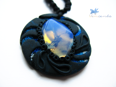 Сердце феникса. Украшение с лунным камнем