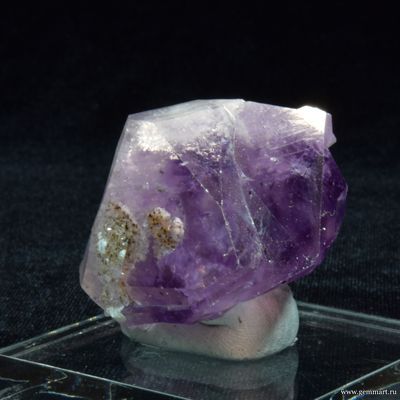 Аметист - кристалл с включениями