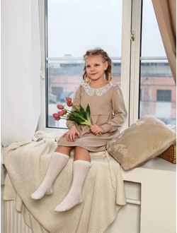 Платье с кружевным воротником