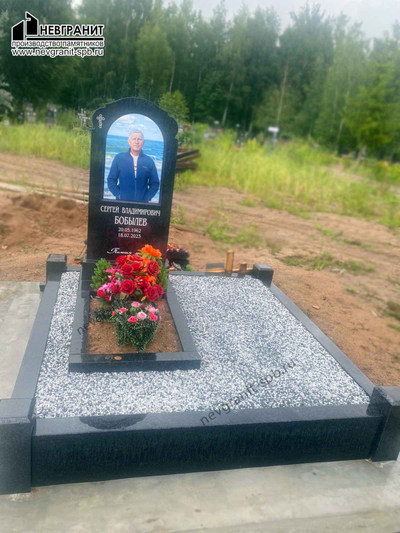 Гранитный комплекс  мужчине красивый 383