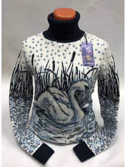 Свитер женский Лебедь на пруду