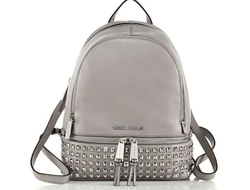 Рюкзак Michael Kors Rhea с серебряными заклепками серый