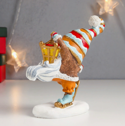 Новогодний сувенир "Гном на катке с фонариком" 13,5х5,5х11,5 см