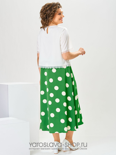 Женское платье ярко-зеленой юбкой в белый горох