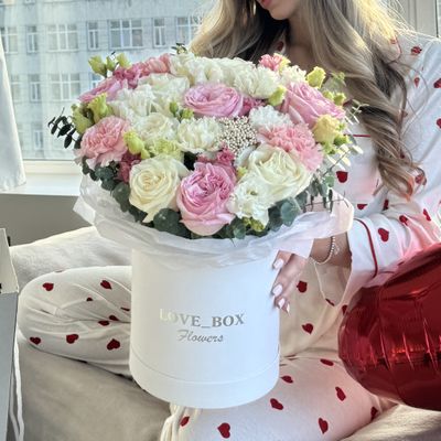 Букет в шляпной коробке микс цветов S+ №5