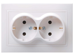 Розетка двойная встраиваемая IEK Кварта РС12-3-КБ, с заземлением, 16 А, 250 В, IP20, белая ERK24-K01-16-DM
