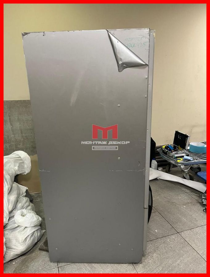 Демонтаж старой плёнки с вендингового автомата