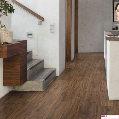 Дизайнерский пол Disano Classic Aqua Дуб Мореный французский 543736 в интерьере коридора