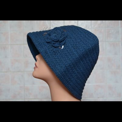 sinyaya-shlyapa-zimnyaya-italiya-vizio-dlya-zhenshchin-vyazanaya