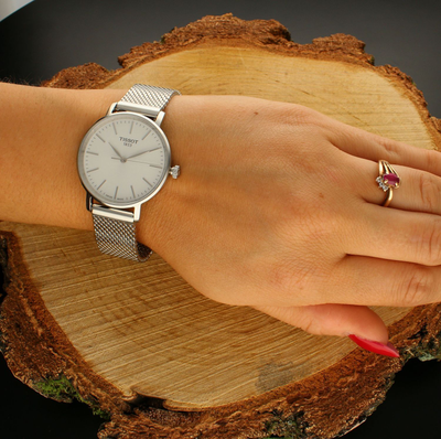 Швейцарские часы Tissot T143.210.11.011.00