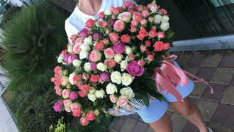 61 кустовая роза в корзине