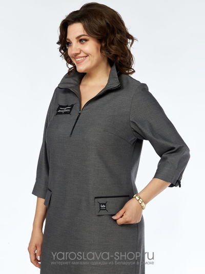 Повседневное платье прямого силуэта в серых тонах