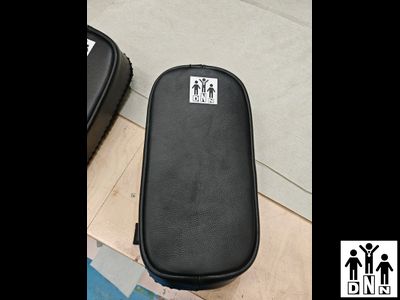 Макивара на руку вогнутая / Пада для тайского бокса натуральная кожа 1,4-1,8мм DNN