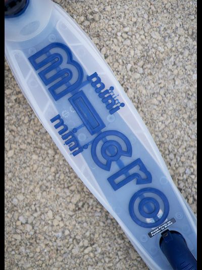 Самокат Mini Micro Deluxe Flux LED синий неохром