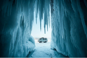 Ледяные гроты Байкала