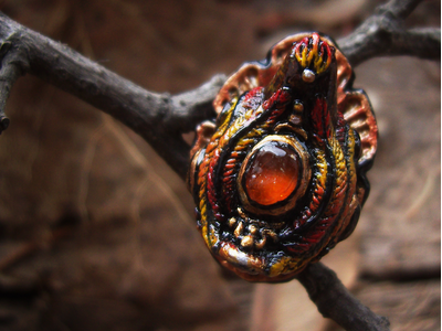 "Легенда Янтарного Подземелья", кольцо с курочкой и натуральным янтарём