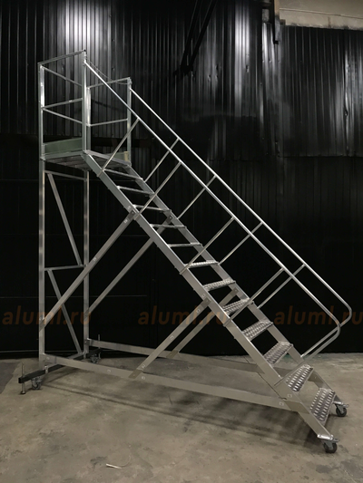 Лестница с площадкой ЛС-2.7 угол 45 гр.