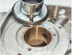 Установка бронзовой втулки сапуна Днепр