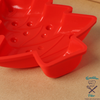 Форма силиконовая для выпечки Доляна «Ёлочка с гирляндой», 18×14,5×3,5 см, цвет красный