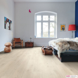 Декор ламината Haro Дуб Савона Белый 538648 в интерьере комнаты