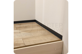 Умное решение для вашего дома
Функциональный микроплинтус Dollken WLK 50 в классическом черном цвете. Самоклеющаяся система упрощает установку, сохраняя безупречный внешний вид.