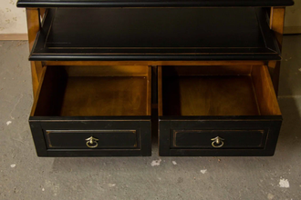 Тумба-мольберт под ТВ.