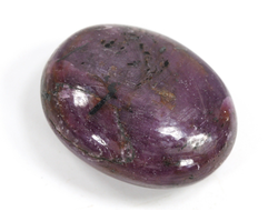 Корунд красный (рубин), полировка плоская (светится в УФ), Мьянма (30*24*12 мм, 24 г) №35655