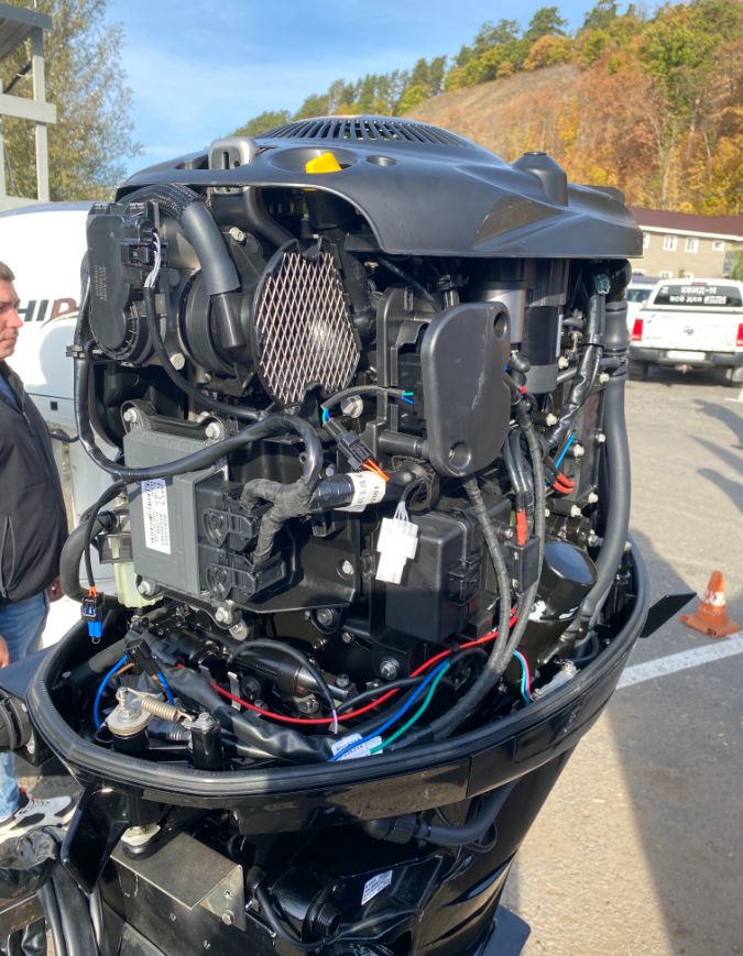 Под колпаком лодочный мотор HIDEA 200 EFI