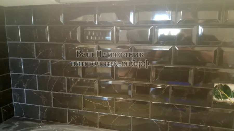 Укладка черного кабанчика на фартук