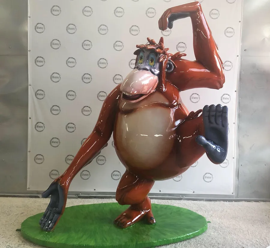 Большая уличная фигура