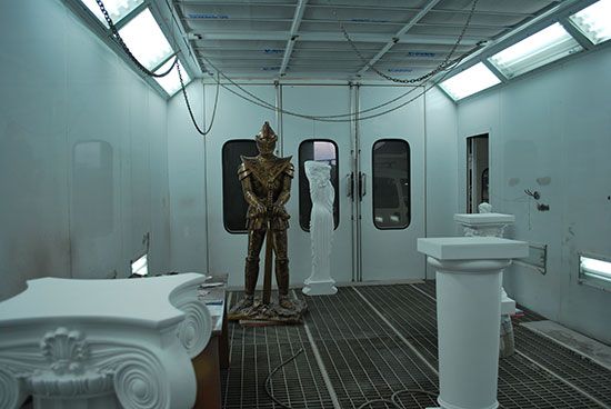 изделия красятся в специальной камере