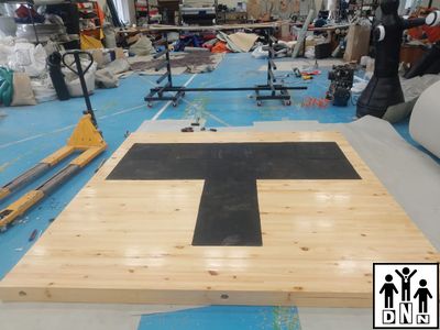 Помост для пауэрлифтинга 2,5х2,5х0,1м (Соревновательный), амортизаторы 8шт 0,5 х 0,5 х 0,04 м DNN