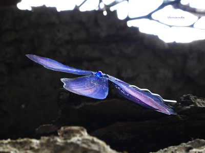 Летняя заколка-невидимка "Волшебная бабочка Гелиотроп" из расписанного вручную шёлка