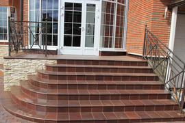 Укладка плитки на ступени крыльца