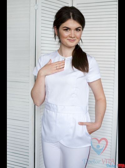 Блуза с поясом и застежкой «каплей» IvaMed белая