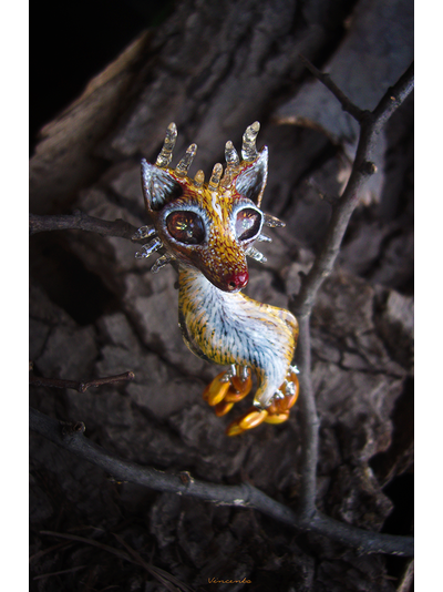 "Пятихвостая кицунэ, разжигающая пламя лисица", фэнтези-брошь в восточном стиле