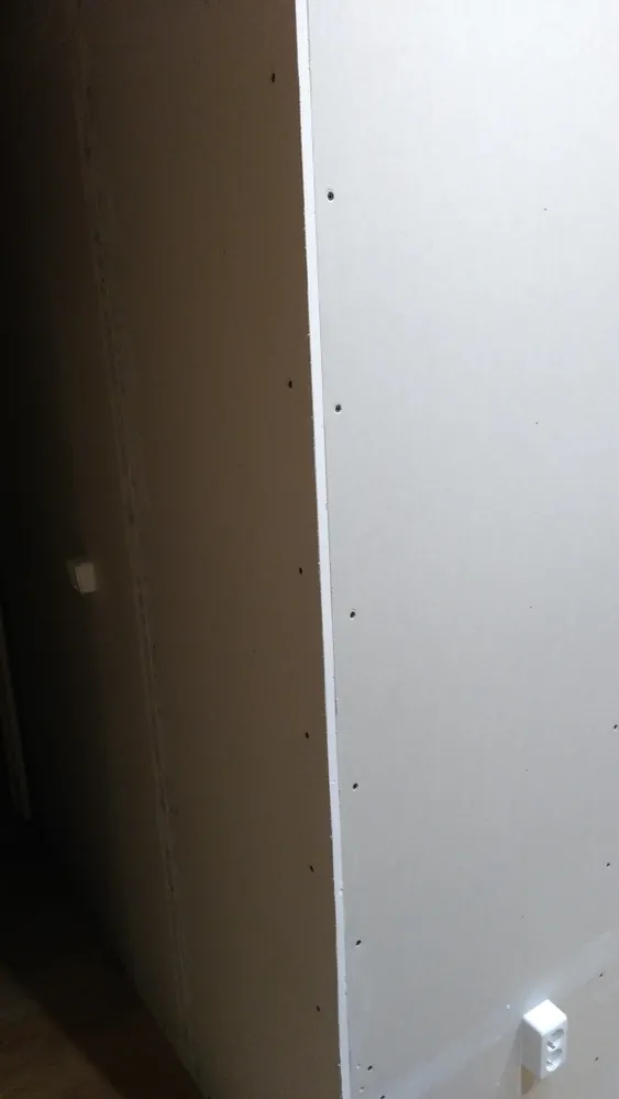 Гипсокартон является финишным слоем системы звукоизоляции в коридоре