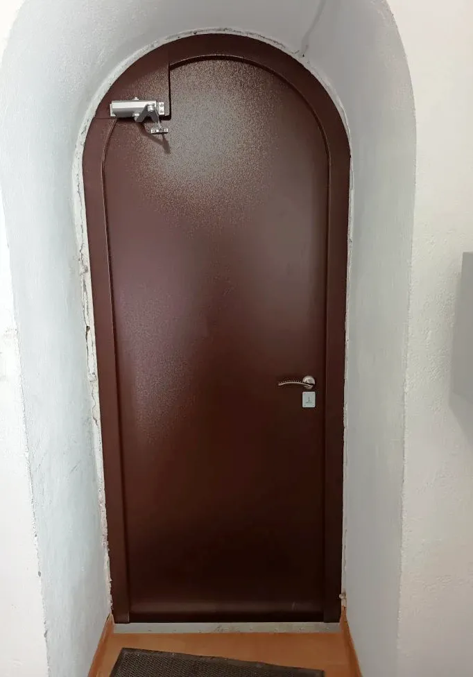 арочная дверь металлическая