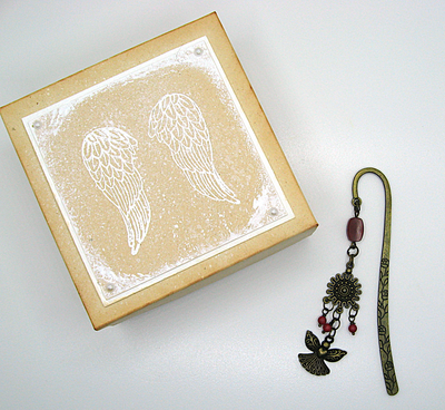 "Свет Ангелов". Длинная (11,5 см) книжная закладка с ангелом, кораллами и орехом тагуа