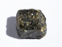 Вилуит, кристалл, Якутия (10*9*8,5 мм, 1,8 г) №19157