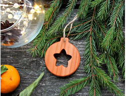 Елочная игрушка из бука  "Шар со звездой"