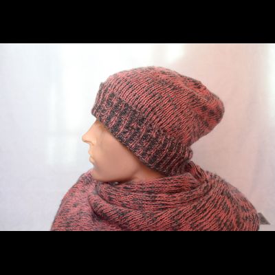 sero-krasnaya-muzhskaya-shapka-i-snud-italyanskiy-komplekt